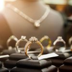 قیمت طلا از ۱۰ میلیون تومان عبور کرد (۱۰ تیر)