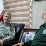 سرلشکر حاتمی در دیدار با فرمانده کل سپاه: ارتش و سپاه دوشادوش هم برای امنیت و اقتدار ایران تلاش می‌کنند